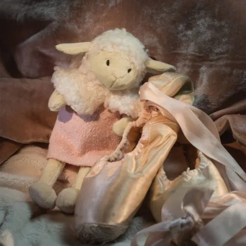 Dylis the Lamb by Ragtales