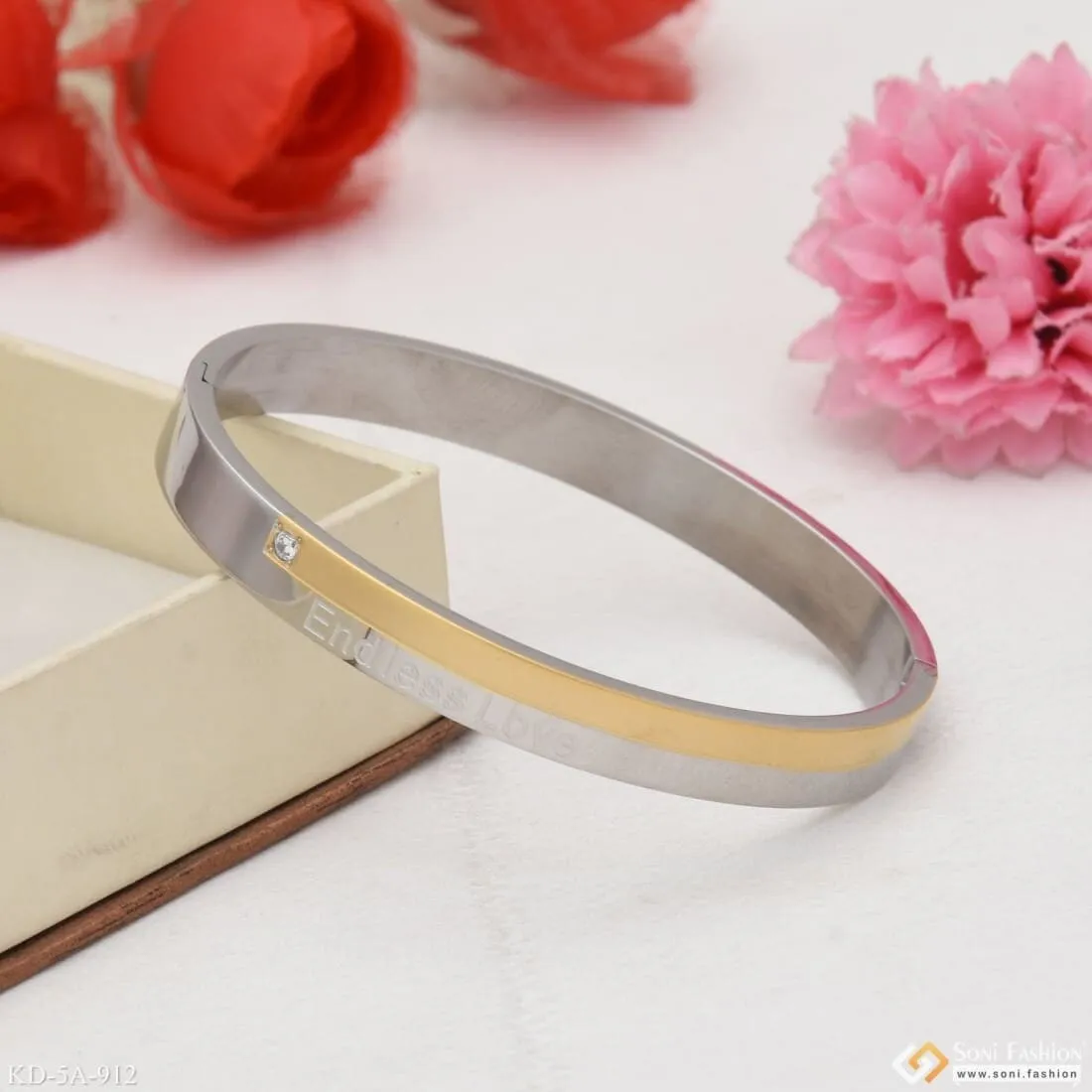 End Less Love Sophisticated Design Golden & Silver Color Kada for Men - Style A912